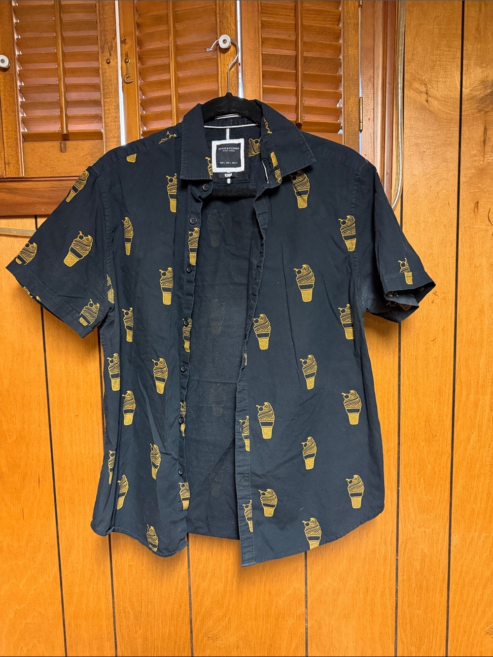 Short-Sleeve Black & Gold Ice Cream Print Shirt - Men